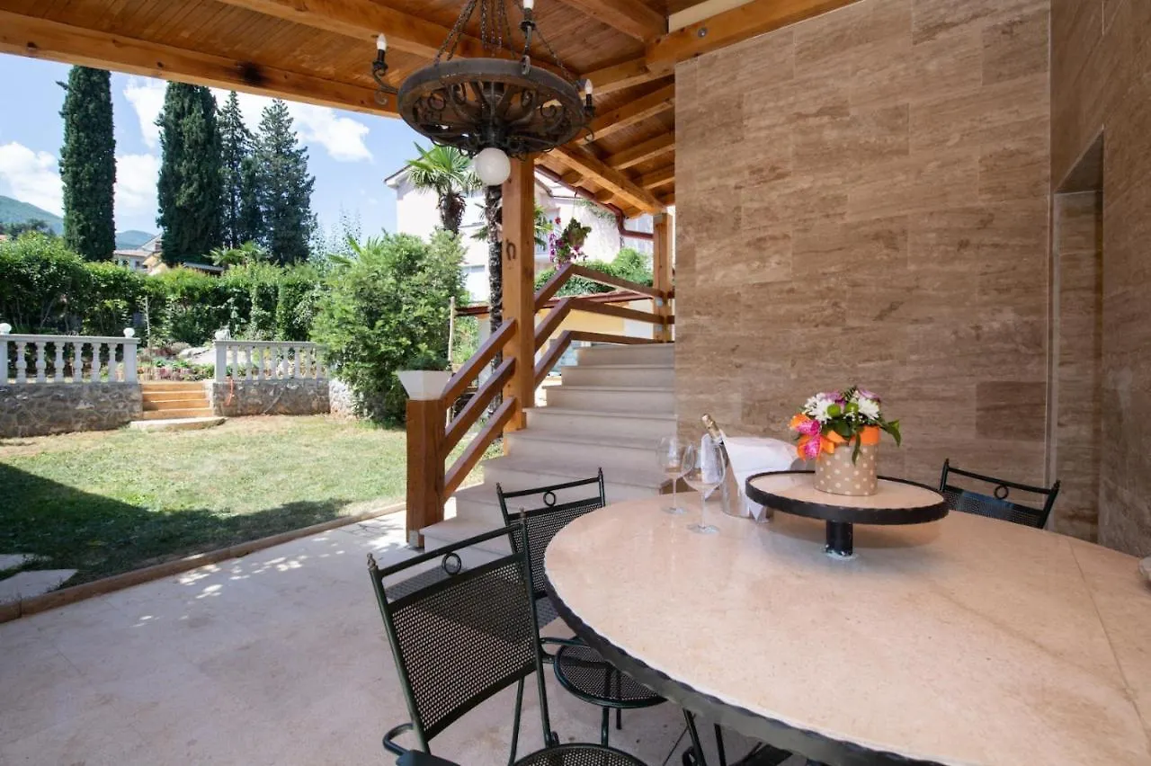 Studio Apartment In Ika With Balcony, Air Conditioning, Wifi, Washing Machine 5025-3 0*,  Croatia