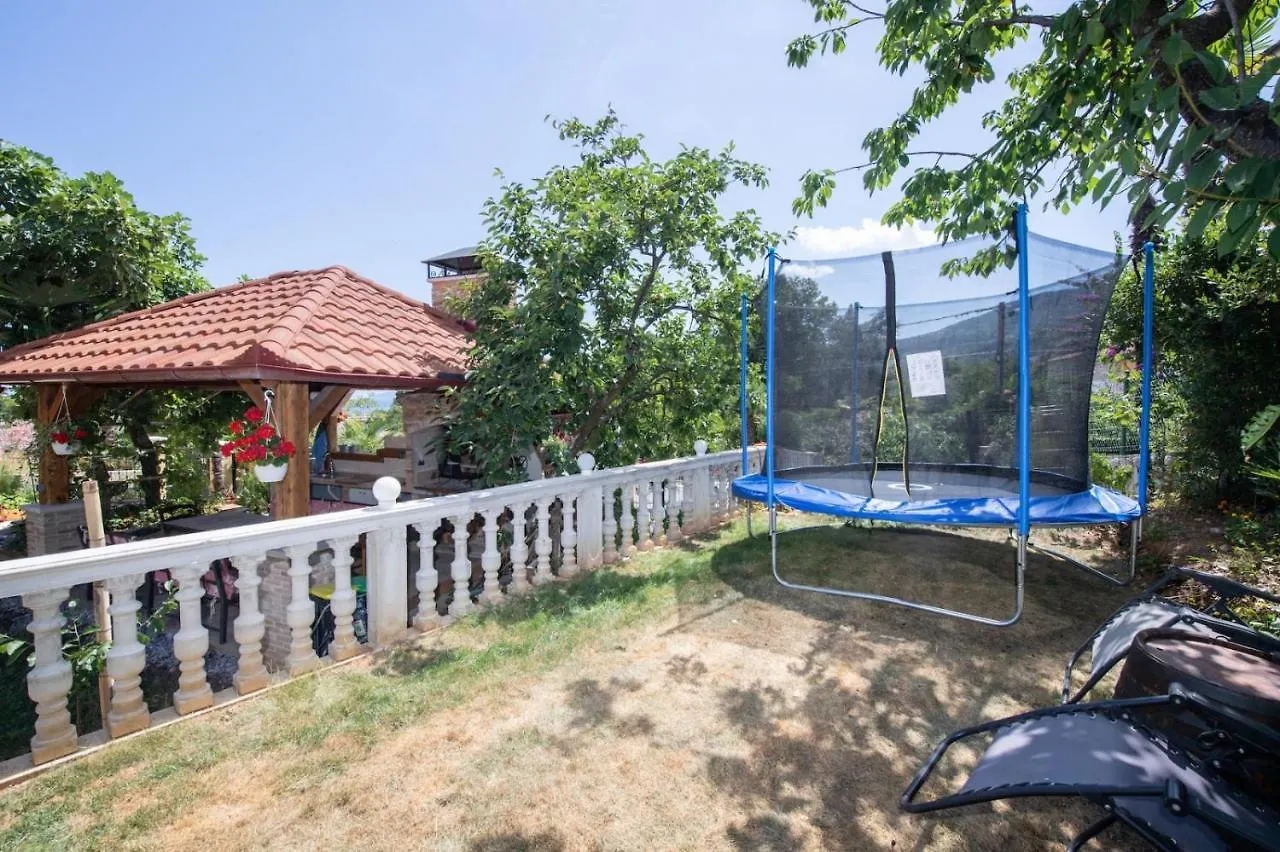 Studio Apartment In Ika With Balcony, Air Conditioning, Wifi, Washing Machine 5025-3 Croatia