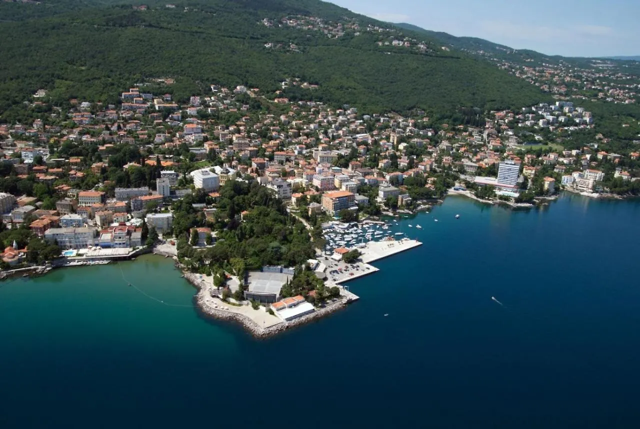 Studio Apartment In Ika With Balcony, Air Conditioning, Wifi, Washing Machine 5025-3