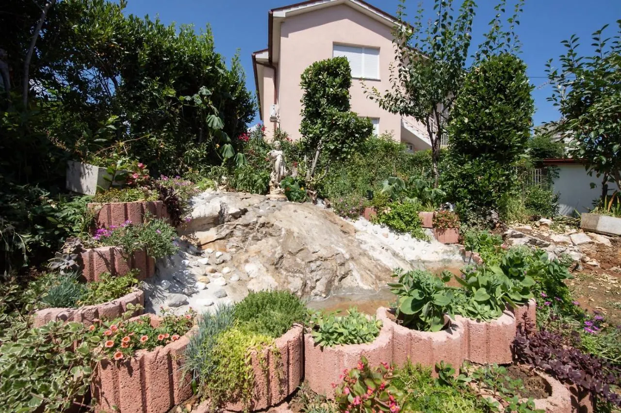 Studio Apartment In Ika With Balcony, Air Conditioning, Wifi, Washing Machine 5025-3 Croatia