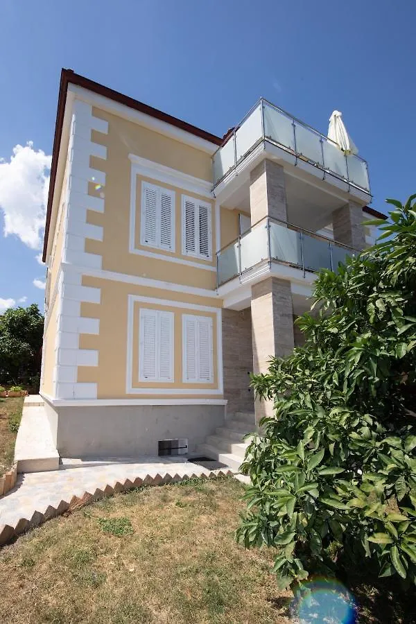 Studio Apartment In Ika With Balcony, Air Conditioning, Wifi, Washing Machine 5025-3 0*,